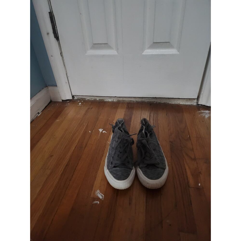 Blowfish Malibu Slip On Sneaker Shoe Womens Size 6 Color Grey Gray